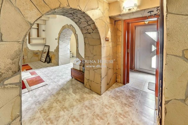 Eladó családi ház, Mendén 153 M Ft, 4 szobás