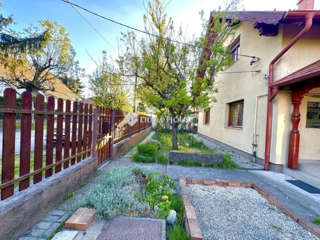 Eladó családi ház, Budapesten, III. kerületben 182.9 M Ft