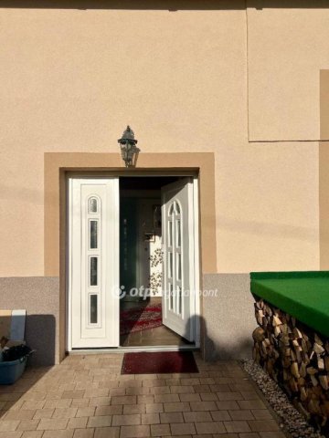 Eladó családi ház, Felsőörsön 119 M Ft, 2+1 szobás