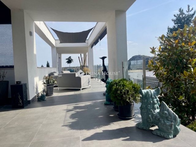 Eladó családi ház, Budaörsön 342 M Ft, 4 szobás