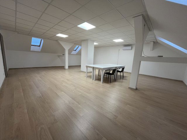 Kiadó iroda, Győrött, Győri úton 145 E Ft / hó