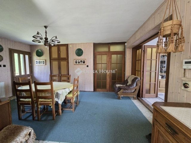 Eladó családi ház, Pécsett 149.9 M Ft, 6 szobás