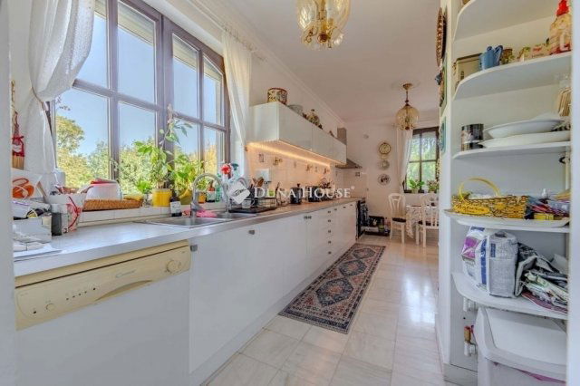 Eladó családi ház, Leányfaluban 169.9 M Ft, 6 szobás