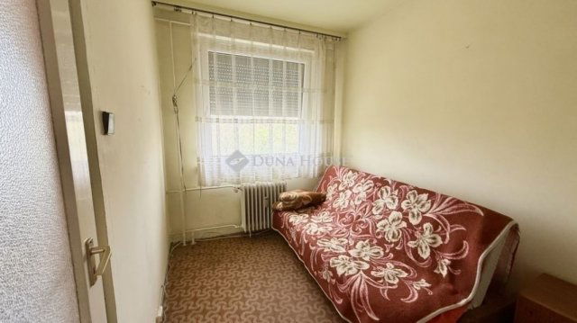 Eladó panellakás, Szegeden 58.9 M Ft, 4 szobás