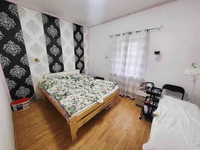 Eladó családi ház, Csörögön 65 M Ft, 7 szobás