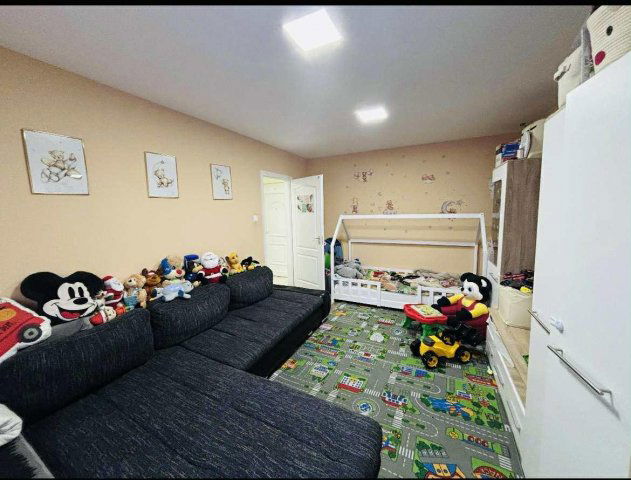 Eladó panellakás, Komáromban 51.9 M Ft, 2 szobás