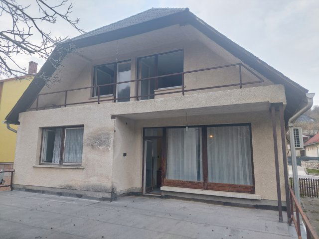Eladó családi ház, Mogyorósbányán 118 M Ft, 8 szobás