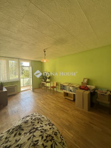 Eladó téglalakás, Veszprémben 48.9 M Ft, 2 szobás