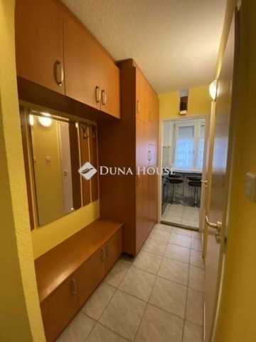 Eladó panellakás, Budapesten, III. kerületben 64.8 M Ft, 2 szobás