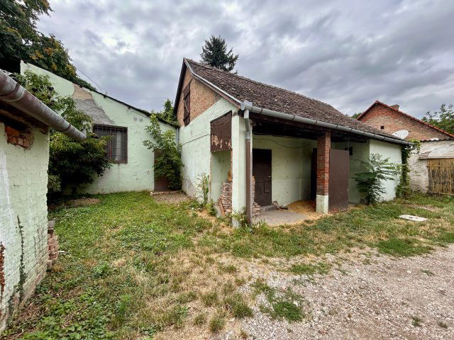Eladó téglalakás, Siklóson 6.4 M Ft, 2 szobás