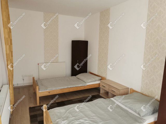 Kiadó téglalakás, albérlet, Tatán 560 E Ft / hó, 5 szobás