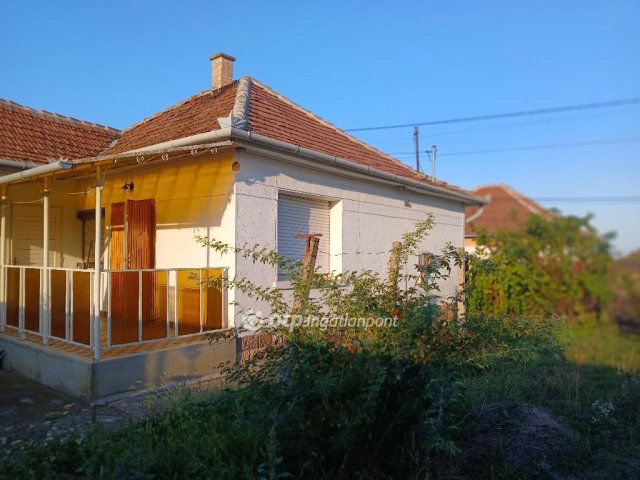 Eladó családi ház, Adácson 26 M Ft, 3 szobás