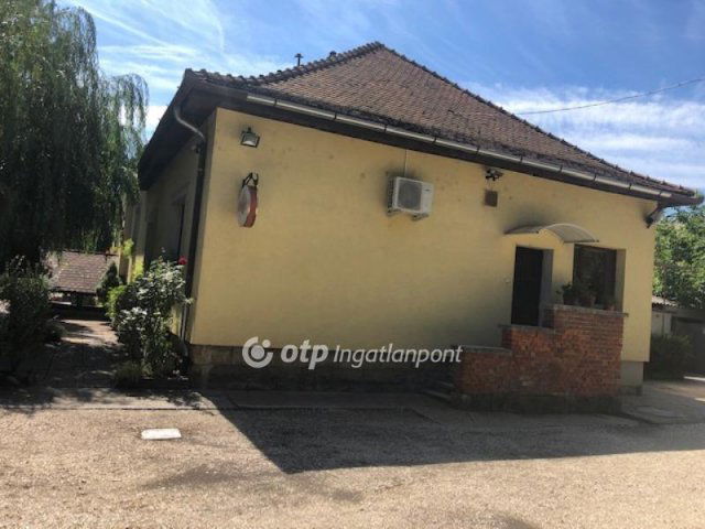 Kiadó családi ház, albérlet, Győrött 500 E Ft / hó, 10 szobás