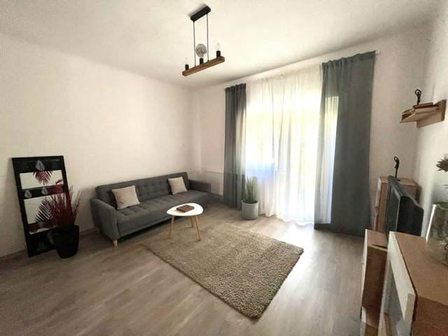 Eladó családi ház, Pécsett 67.5 M Ft, 3 szobás