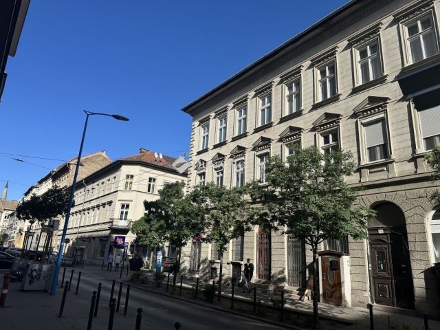 Eladó téglalakás, Budapesten, VII. kerületben 54.8 M Ft
