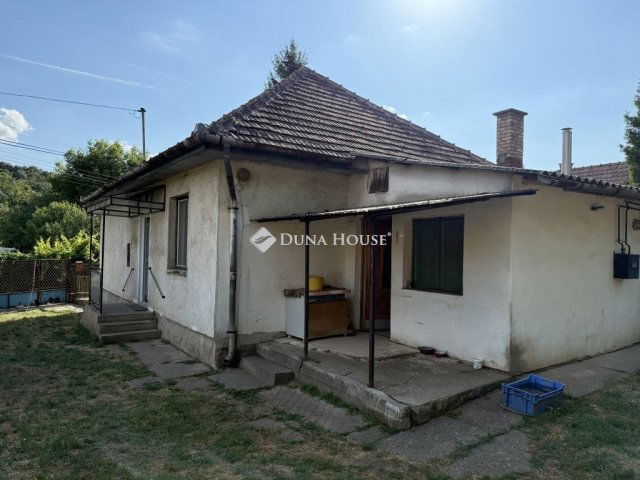 Eladó családi ház, Mendén 50 M Ft, 3 szobás