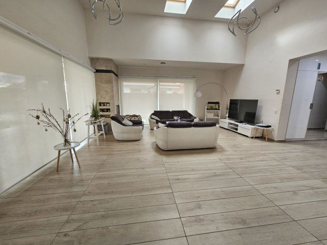 Eladó családi ház, Debrecenben 224.9 M Ft, 6 szobás