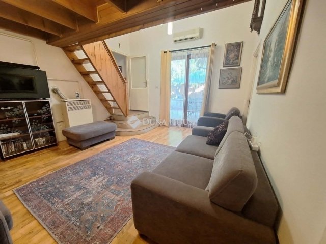 Eladó családi ház, Pécsett 129.9 M Ft, 9 szobás