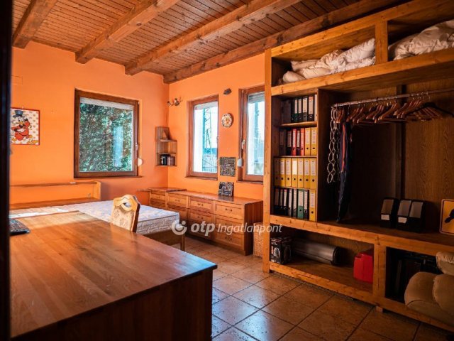 Eladó családi ház, Békéscsabán 119.9 M Ft, 6+1 szobás