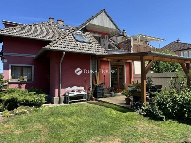 Eladó családi ház, Budapesten, IV. kerületben 199 M Ft, 6 szobás