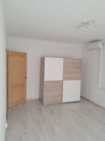 Eladó panellakás, Nyergesújfaluban 41.5 M Ft, 2 szobás