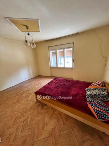 Eladó családi ház, Dunaföldváron 16.5 M Ft, 2+1 szobás