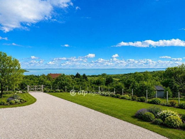 Eladó telek, Balatonalmádiban 72.9 M Ft / költözzbe.hu