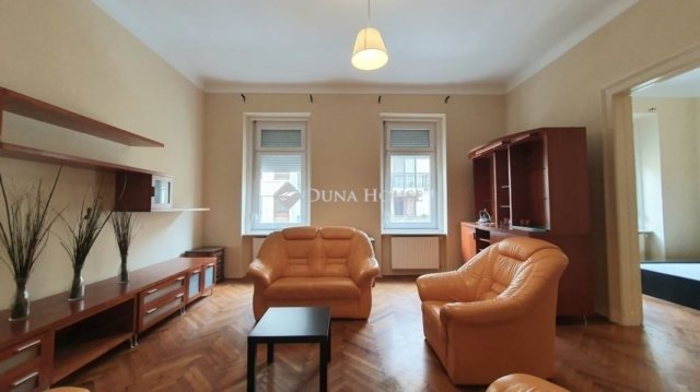Eladó téglalakás, Budapesten, VI. kerületben 101 M Ft, 2 szobás