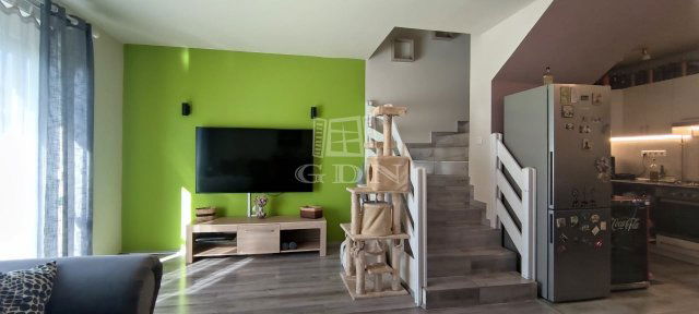 Eladó téglalakás, Deszken 62.9 M Ft, 4 szobás