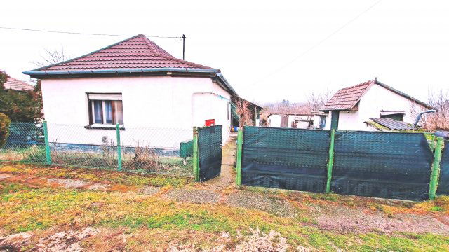 Eladó családi ház, Baracskán 49.9 M Ft, 2 szobás
