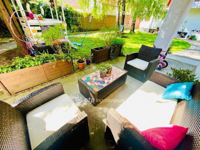 Eladó családi ház, Budakalászon 183.9 M Ft, 5+1 szobás