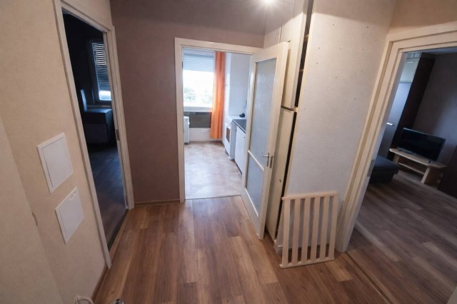 Eladó panellakás, Komlón 24.9 M Ft, 1+1 szobás