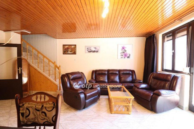 Kiadó sorház, albérlet, Budapesten, XVIII. kerületben, 4 szobás