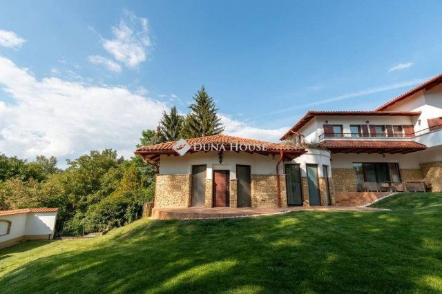 Eladó családi ház, Gödön 762 M Ft, 8+1 szobás