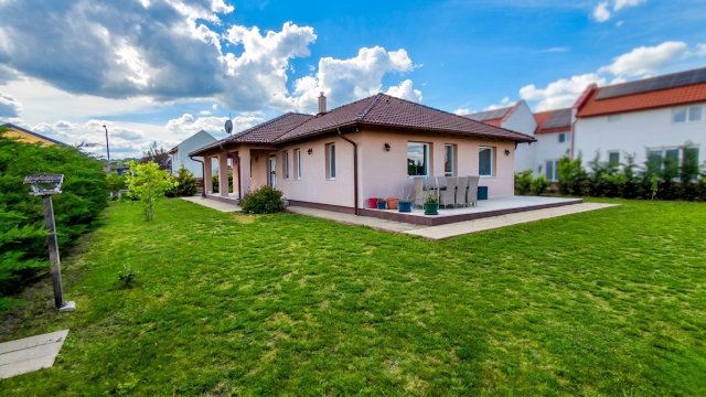 Eladó családi ház, Velencén 209 M Ft, 4 szobás