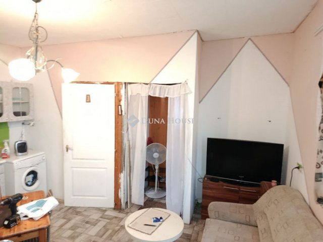 Eladó családi ház, Mikepércsen 9.8 M Ft, 3 szobás