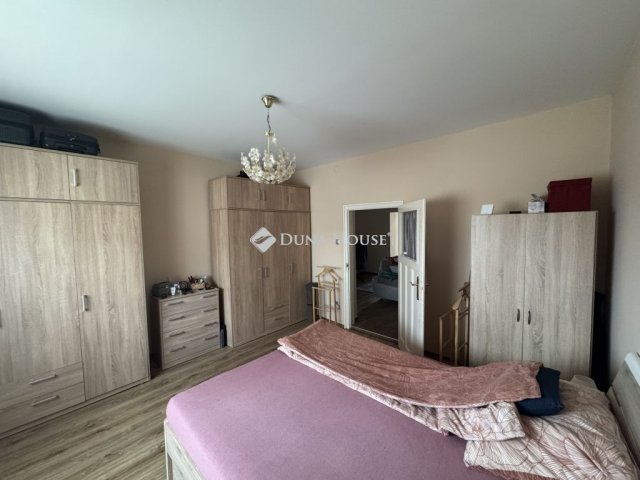 Eladó családi ház, Pécsett 82 M Ft, 3 szobás