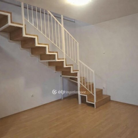 Eladó téglalakás, Egerben 40 M Ft, 1 szobás