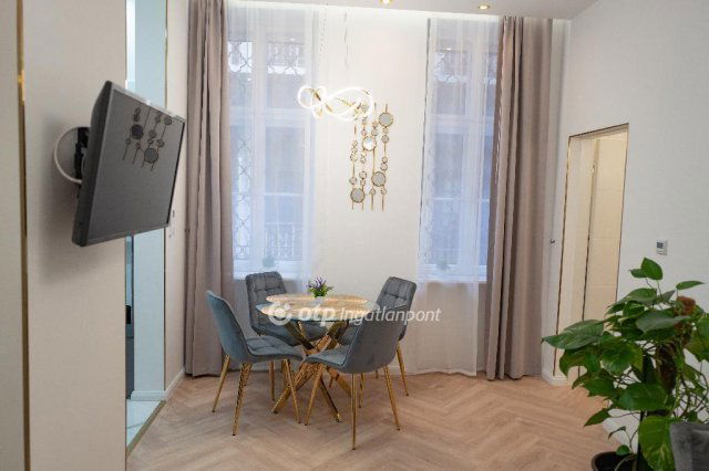 Eladó téglalakás, Budapesten, VI. kerületben 79.9 M Ft