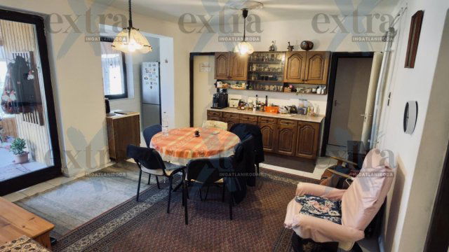 Eladó családi ház, Sándorfalván 67 M Ft, 6 szobás