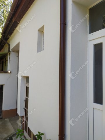 Eladó családi ház, Komáromban 69 M Ft, 4 szobás