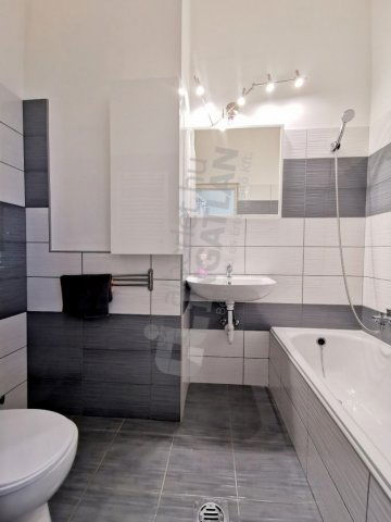 Kiadó téglalakás, albérlet, VII. kerületben, Vörösmarty utcában