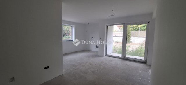 Eladó téglalakás, Pécsett 99.5 M Ft, 2+1 szobás