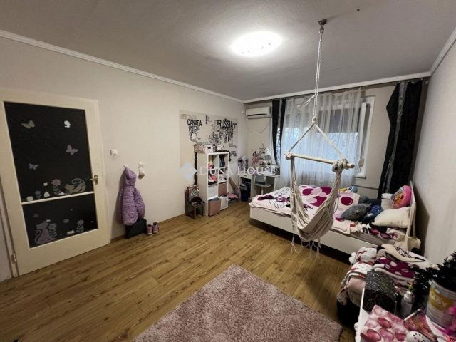 Eladó panellakás, Szegeden 46.5 M Ft, 1+1 szobás