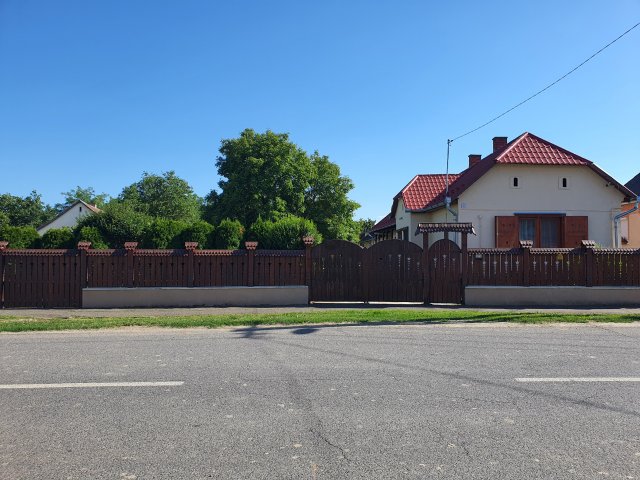 Eladó családi ház, Milotán 90 M Ft, 4 szobás