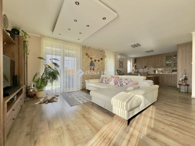 Eladó téglalakás, Budapesten, XVI. kerületben 175 M Ft, 4 szobás