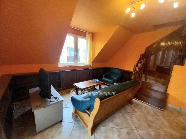 Eladó téglalakás, Debrecenben 96 M Ft, 2+1 szobás