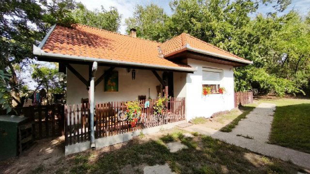 Eladó nyaraló, Délegyházán 77.3 M Ft, 3 szobás