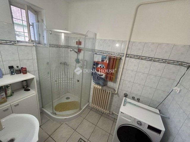 Eladó családi ház, Vecsésen 89.9 M Ft, 3 szobás