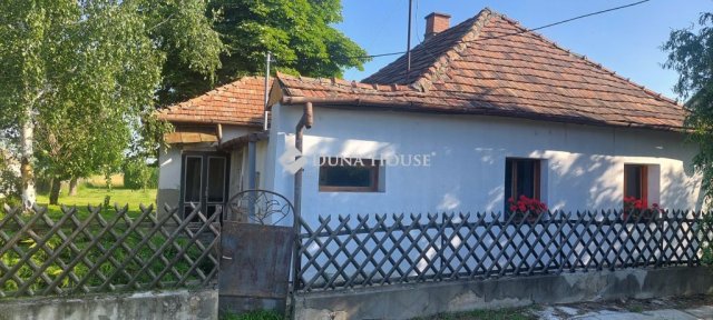 Eladó családi ház, Kiskörén, Árpád Vezér úton 9.8 M Ft